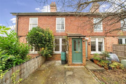 2 bedroom terraced house to rent, Surrenden Cottages, High Street