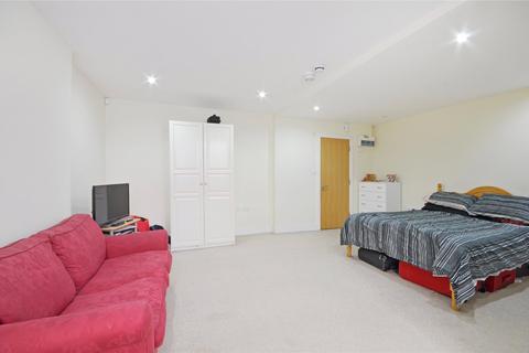 Studio to rent, Broadhurst Gardens, South Hampstead, NW6