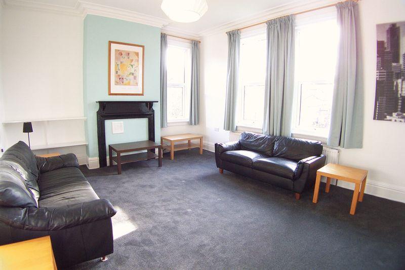 Otley Road, Far Headingley, Leeds 3 bed apartment £995 pcm (£230 pw)