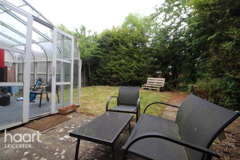 2 bedroom semi-detached house to rent, Acorn Way, WIGSTON