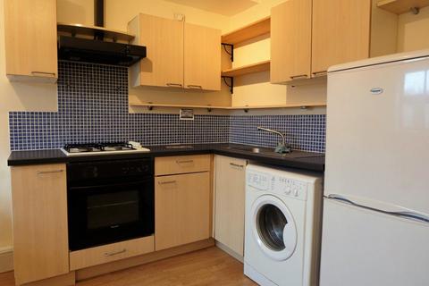 3 bedroom flat to rent - Flat 30, Kelso Heights