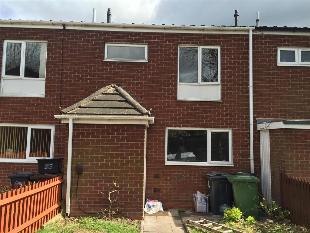 Wolseley Close, Smiths Wood 3 bed terraced house £650 pcm (£150 pw)