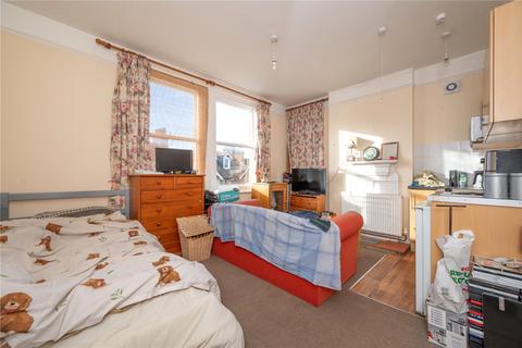Flat to rent, Britton Avenue, St. Albans, Hertfordshire
