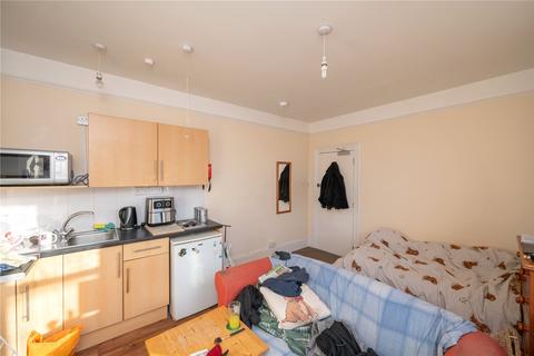 Flat to rent, Britton Avenue, St. Albans, Hertfordshire