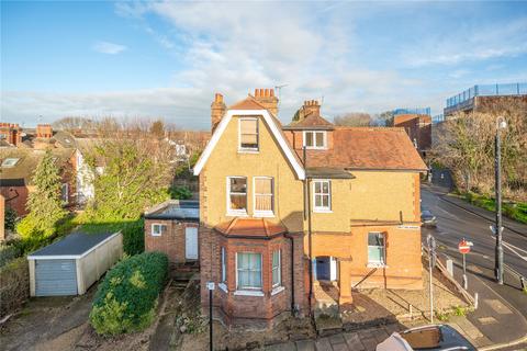 Flat to rent, Britton Avenue, St. Albans, Hertfordshire
