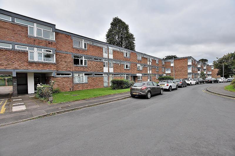 The Lindens, Wolverhampton 2 bed flat £600 pcm (£138 pw)