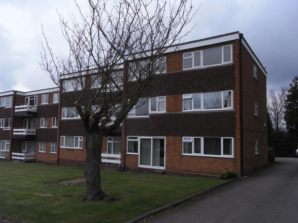 Highfield Court, Station Road, Sutton Coldfield B73 2 bed flat £595