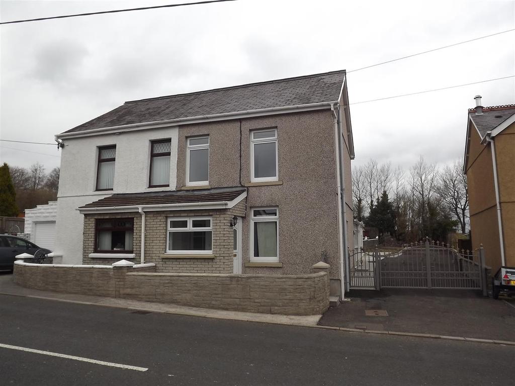 Dyffryn Road, Ammanford 3 bed semidetached house £125,000