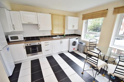 2 bedroom flat to rent, Winnall