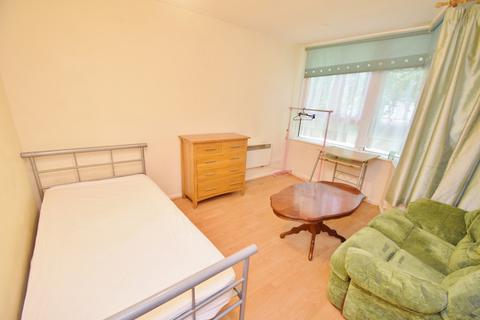 2 bedroom flat to rent, Winnall