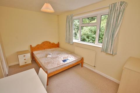 4 bedroom semi-detached house to rent, Stanmore