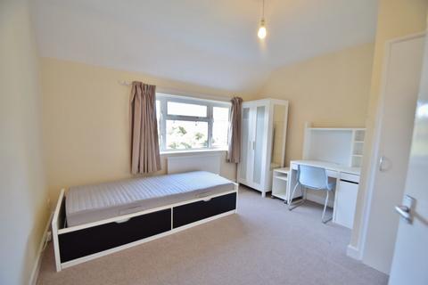 3 bedroom semi-detached house to rent, Stanmore