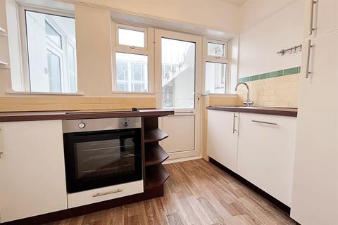 2 bedroom flat to rent, Boscombe Pier