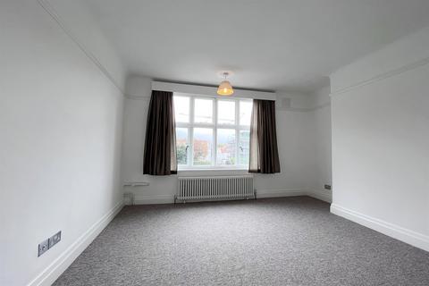 2 bedroom flat to rent, Boscombe Pier
