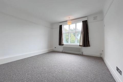 2 bedroom flat to rent, Boscombe Pier