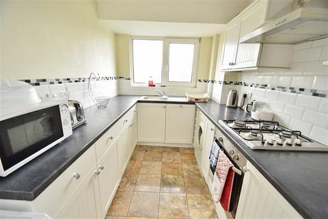 3 bedroom maisonette to rent, Winnall