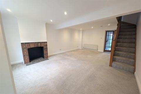 2 bedroom terraced house to rent, Inner Avenue