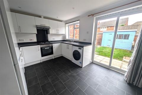 2 bedroom terraced house to rent, Inner Avenue