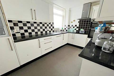 3 bedroom flat to rent, Bournemouth