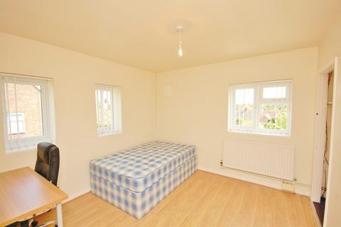 4 bedroom semi-detached house to rent, Stanmore