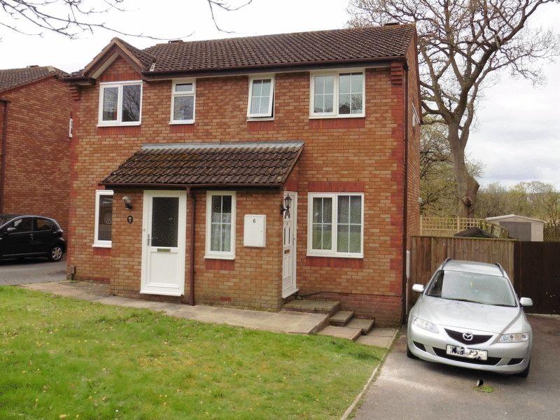 6 Yew Tree Drive, Kingsteignton 2 bed semidetached house £665 pcm (£