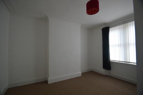 2 bedroom ground floor flat to rent, Arkwright Street, Gateshead, NE8