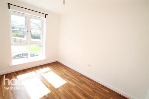 4 bedroom terraced house to rent - Wyeth Close, Taplow