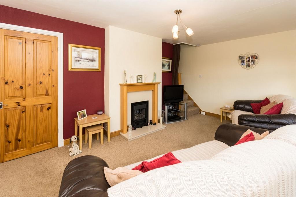 Giles Road, Lichfield, Staffordshire 3 bed link detached house £235,000