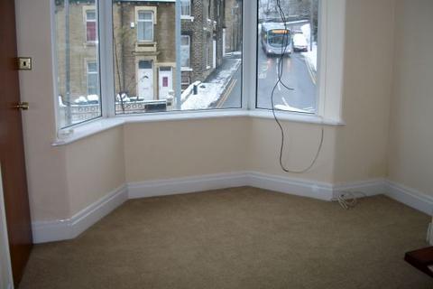 2 bedroom end of terrace house to rent, Newsome Road, Newsome, Huddersfield, HD4