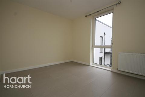 2 bedroom flat to rent, Blackthorn House - Kings Park - RM3
