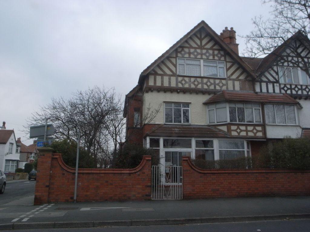 Bastion Road, Prestatyn, Denbighshire 2 bed flat £425 pcm (£98 pw)