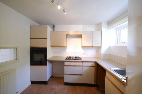 2 bedroom terraced house to rent, St James Court