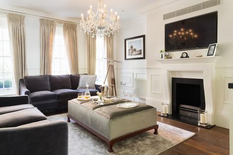4 bedroom house to rent - Farm Street, Mayfair, London, W1J