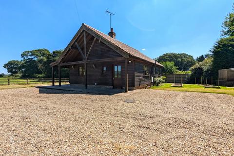 2 bedroom detached bungalow to rent, Thurning