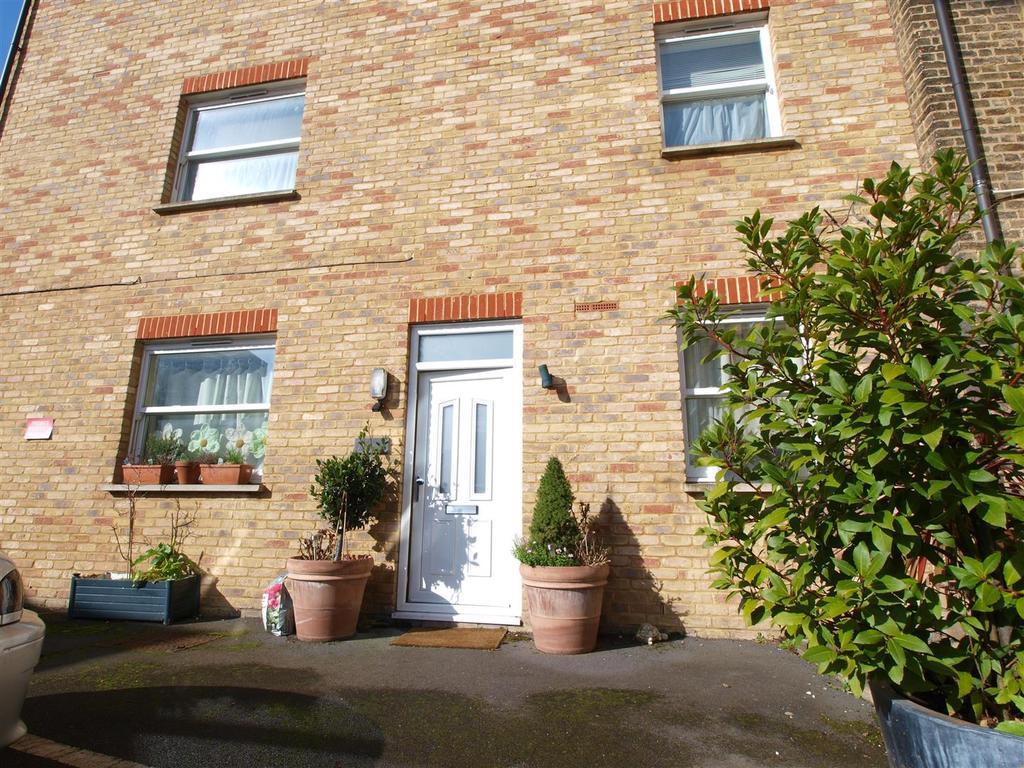 Queensgate Mews, Off Queens Road, Beckenham 2 bed apartment £290,000