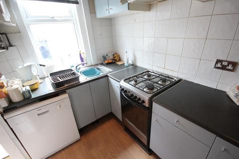 2 bedroom house to rent, Vicarage Place, Kirkstall