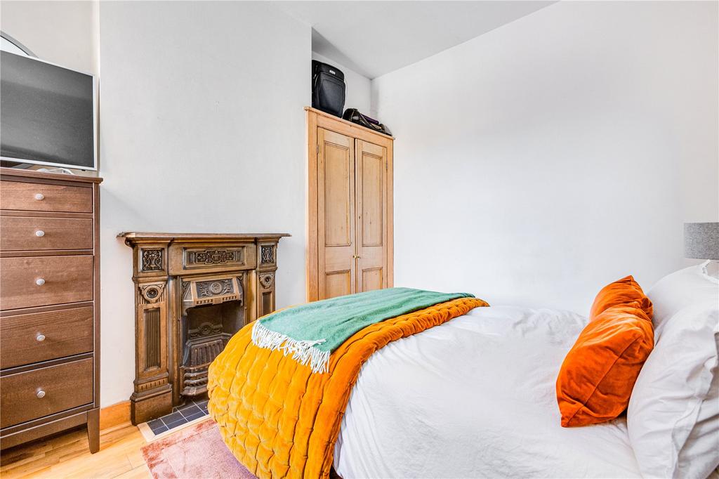 65 Venn Street, Clapham, London 2 bed flat for sale £475,000