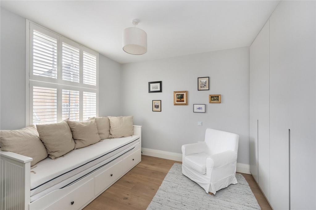 Small Bedroom/ Study