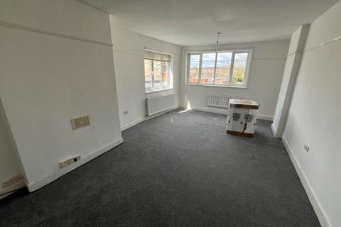 3 bedroom apartment to rent, Carisbrooke Road, Newport, Isle Of Wight, PO30
