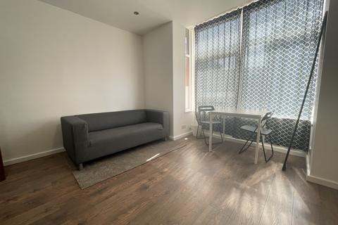 1 bedroom apartment to rent, Markham Avenue, Leeds, West Yorkshire, LS8