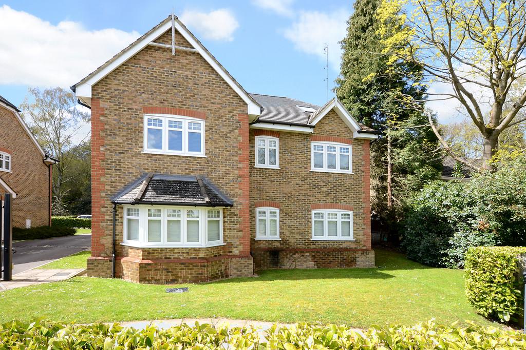 Kings Ride, Camberley 2 bed apartment £1,000 pcm (£231 pw)