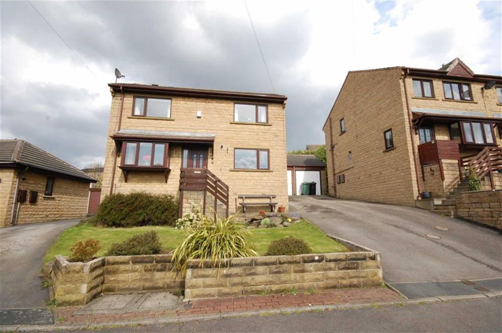 Briar Drive, Dewsbury, WF13 3 bed detached house £140,000