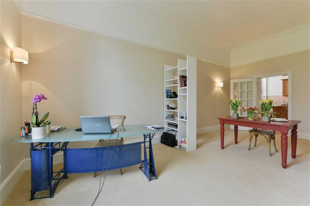Gladstone House, Epsom, Surrey 1 bed flat £315,000