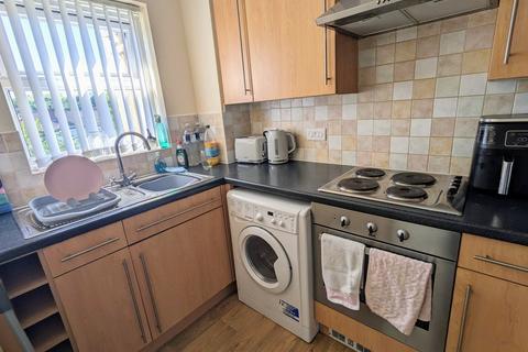 2 bedroom apartment to rent, Whitehall Road, Lower Wortley