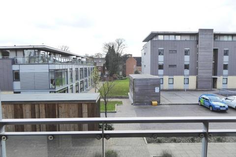 2 bedroom flat to rent, Winchester Court on Lemsford Road
