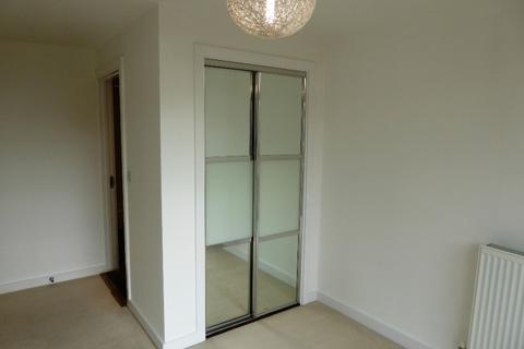 2 bedroom flat to rent, Winchester Court on Lemsford Road