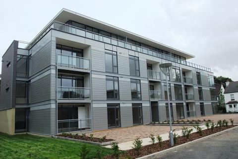 2 bedroom flat to rent, Winchester Court on Lemsford Road
