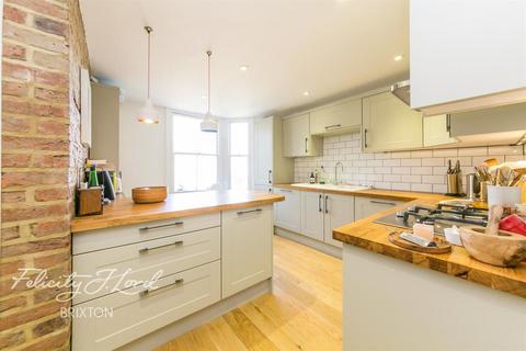 3 bedroom flat to rent, Holmewood Road, Brixton Hill