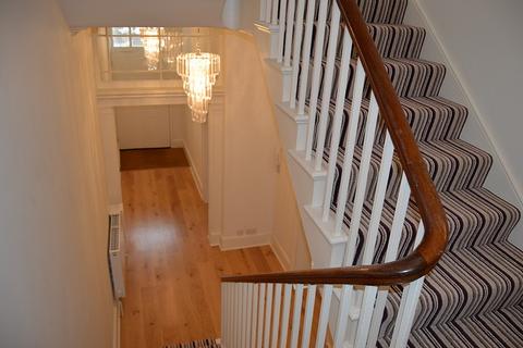 4 bedroom terraced house to rent, Charlotte Street, Bath, Somerset, BA1