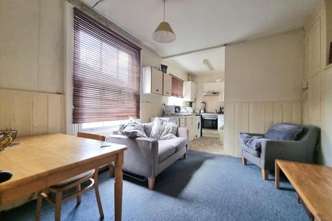 2 bedroom flat to rent, Chandos Avenue, Ealing, London, W5